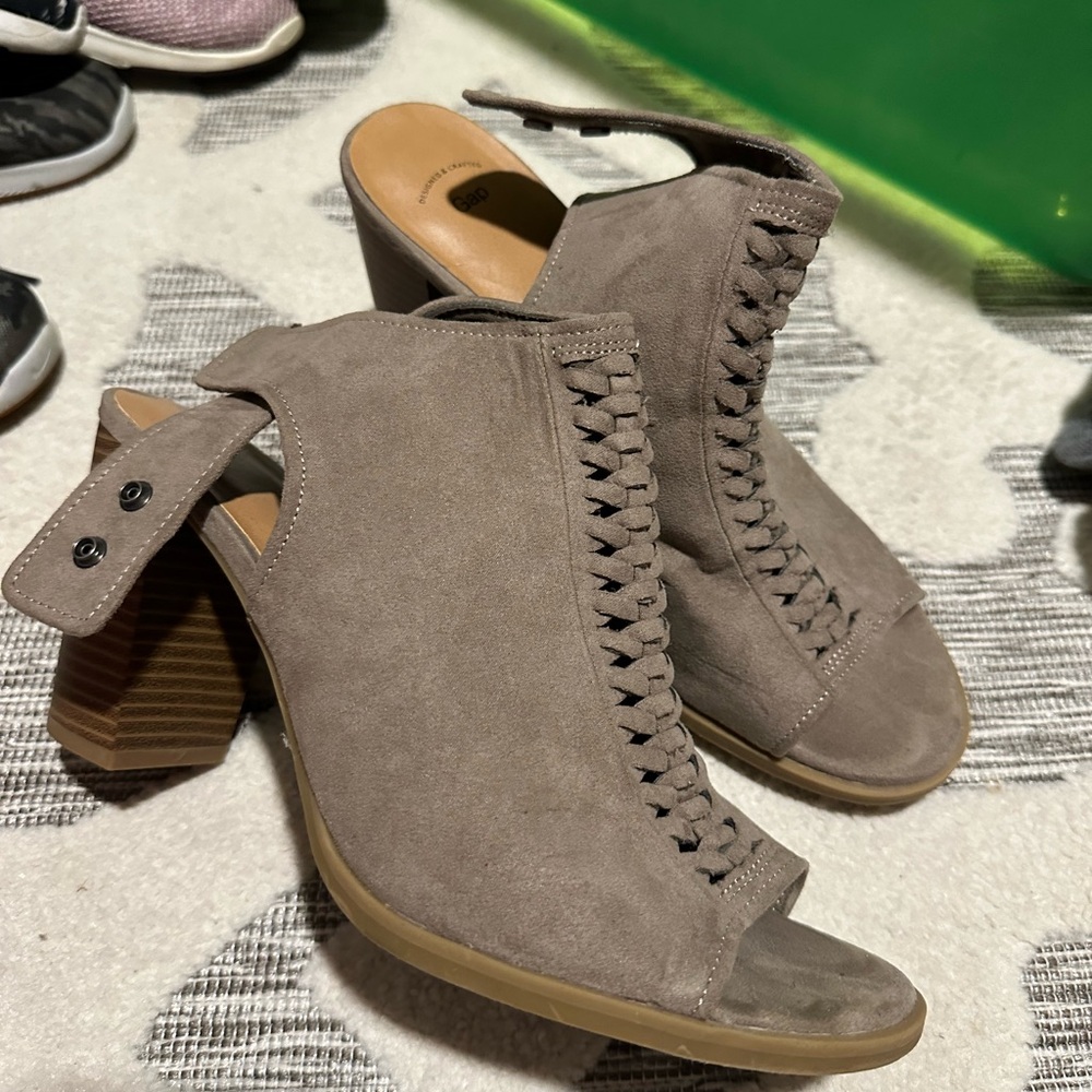 Size 10 - EUC suede open toe booties